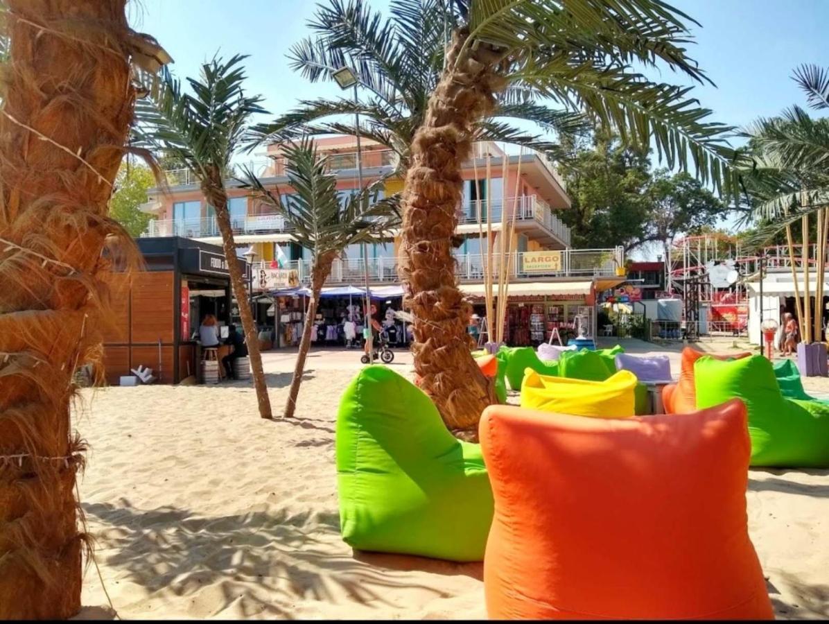 Hotel Largo Beach ซันนีบีช ภายนอก รูปภาพ